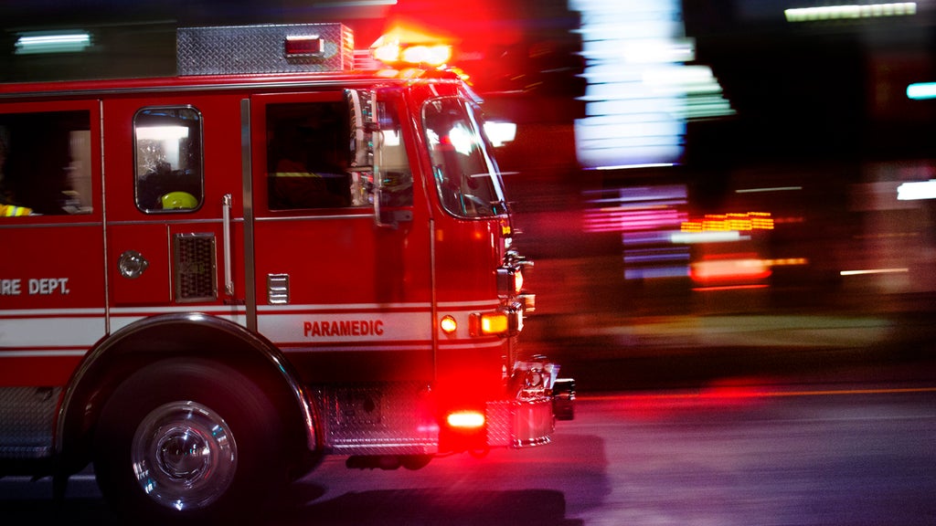 Crews battle structure fire in Victoria neighborhood, city officials say — WCCO / CBS Minnesota, Maplewood Community news