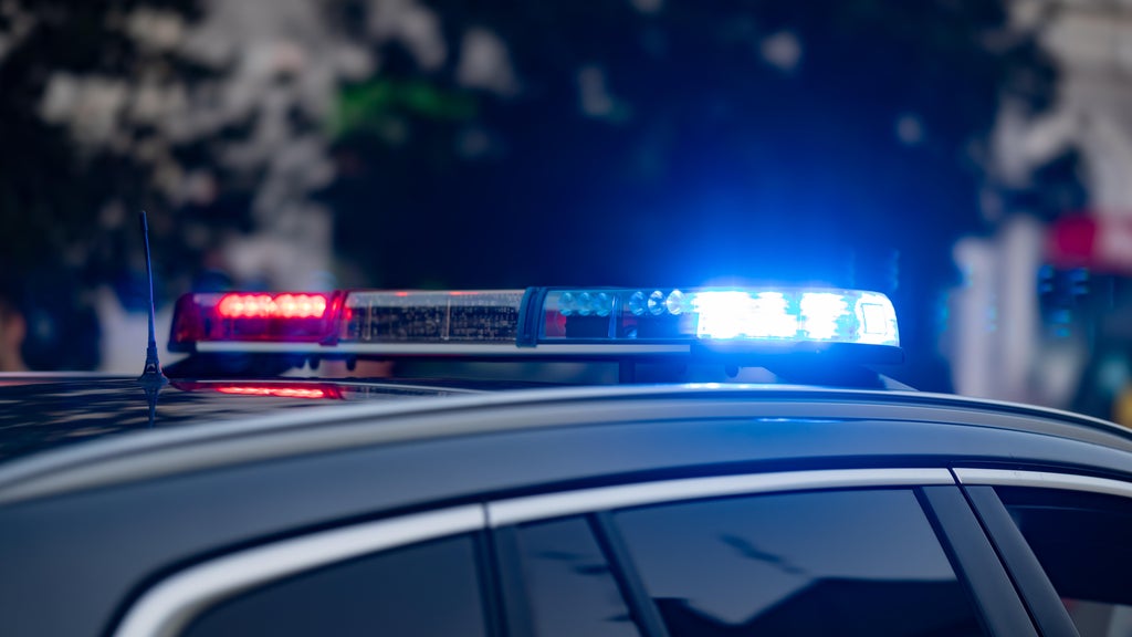 Shelter-in-place issued in Burnsville after shooting injures 1 — WCCO / CBS Minnesota, Maplewood Community news