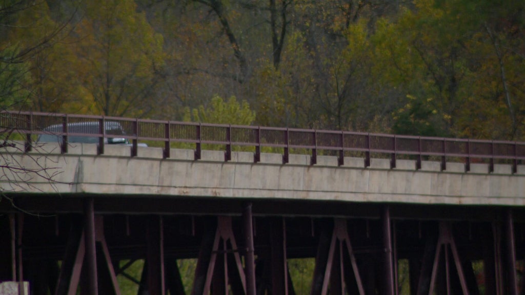 Businesses near Osceola brace as Highway 243 bridge set to close — WCCO / CBS Minnesota, Maplewood Business news