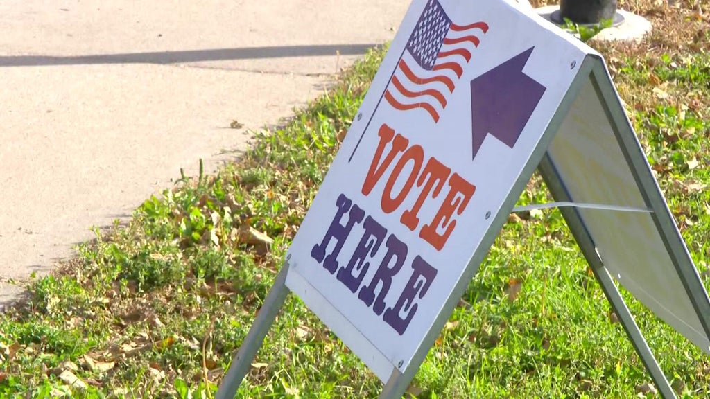 Minneapolis opens 12 pop-up early voting sites across the city ahead of Nov. 3 election — WCCO / CBS Minnesota, Maplewood Arts news
