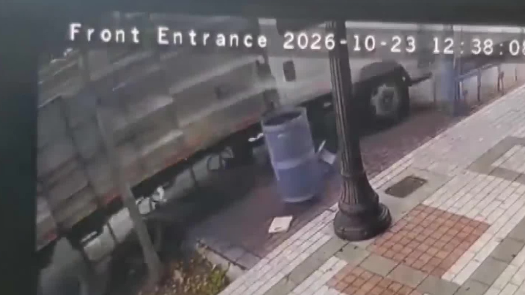 Landscaping truck crashes into bus bench, 3 North Miami businesses, sending 2 passengers to the hospital — CBS Miami, Maplewood Real Estate news