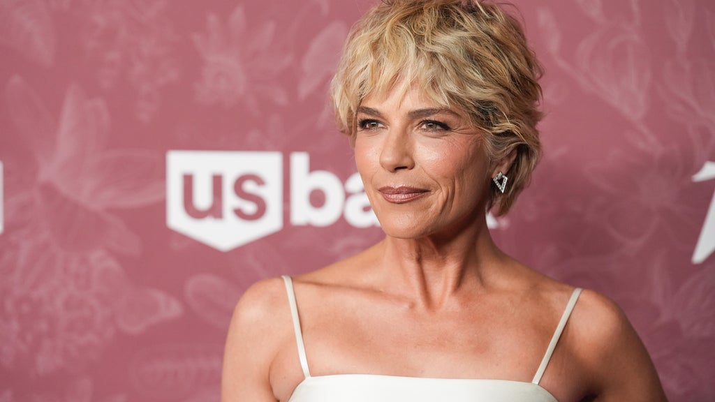 Actress Selma Blair arraigned following arrest for incident related to flight from LAX to JFK — WCCO / CBS Minnesota, Maplewood Health news