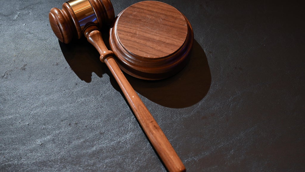 Man tried to pull woman out of her St. Paul apartment window, charges say — WCCO / CBS Minnesota, Maplewood Health news