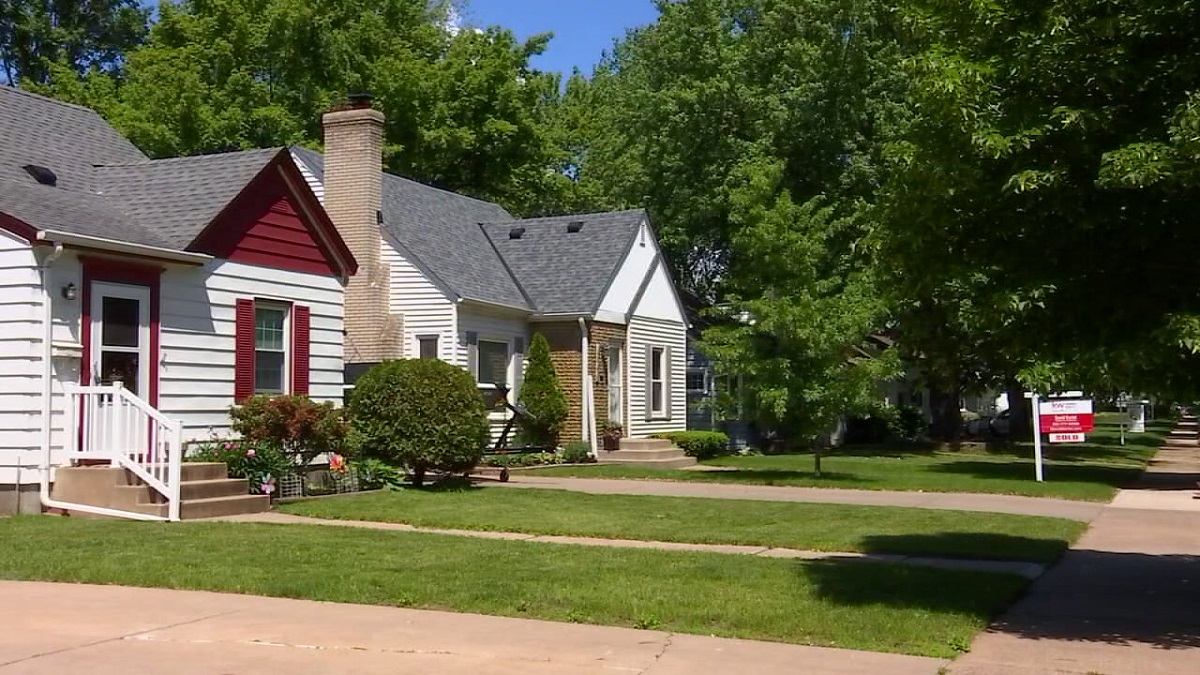 US pending home sales sink near 12-year low as rates top 7%: Report — FOX 9, Maplewood Real Estate news