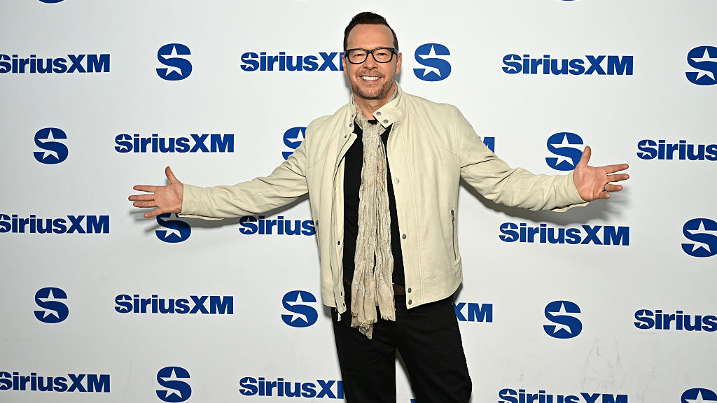 Donnie Wahlberg says he was aboard private jet that ran off Vegas runway: 'God covered us' — FOX 9, Maplewood Community news