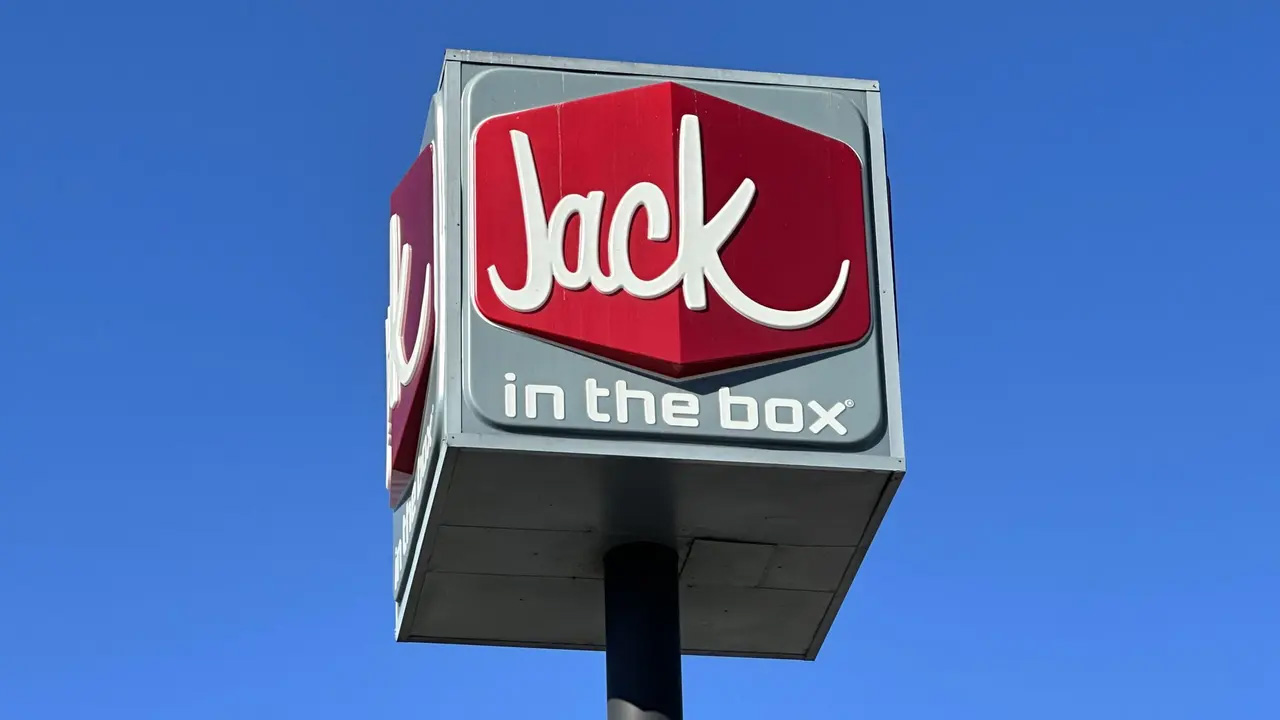Scalding hot coffee thrown into fast-food manager’s face by angry customer, DA says — Maplewood Dining news